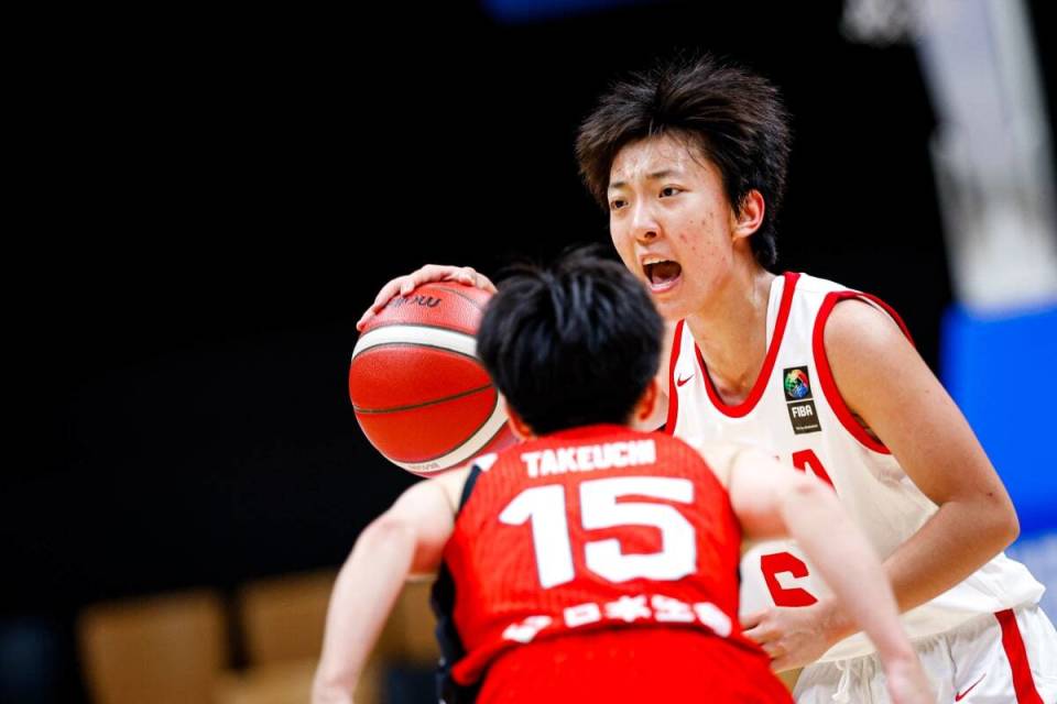 在对手包夹 在对手包夹